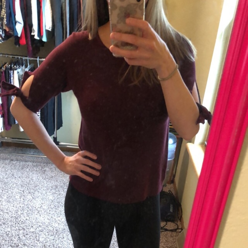 Pretty & comfortable maroon 3/4 length sleeves top